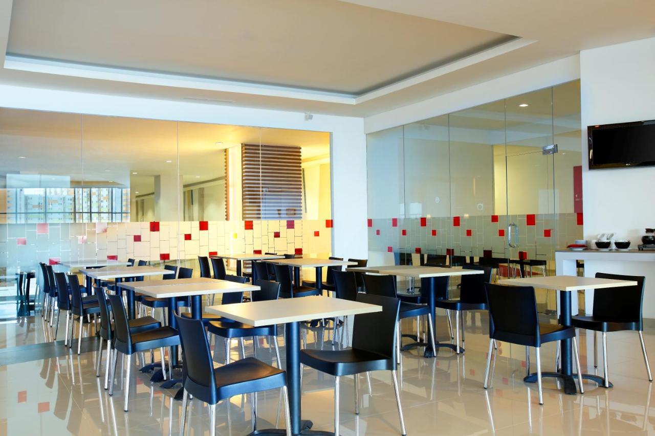 Amaris Hotel Seasons City Jakarta Exterior photo